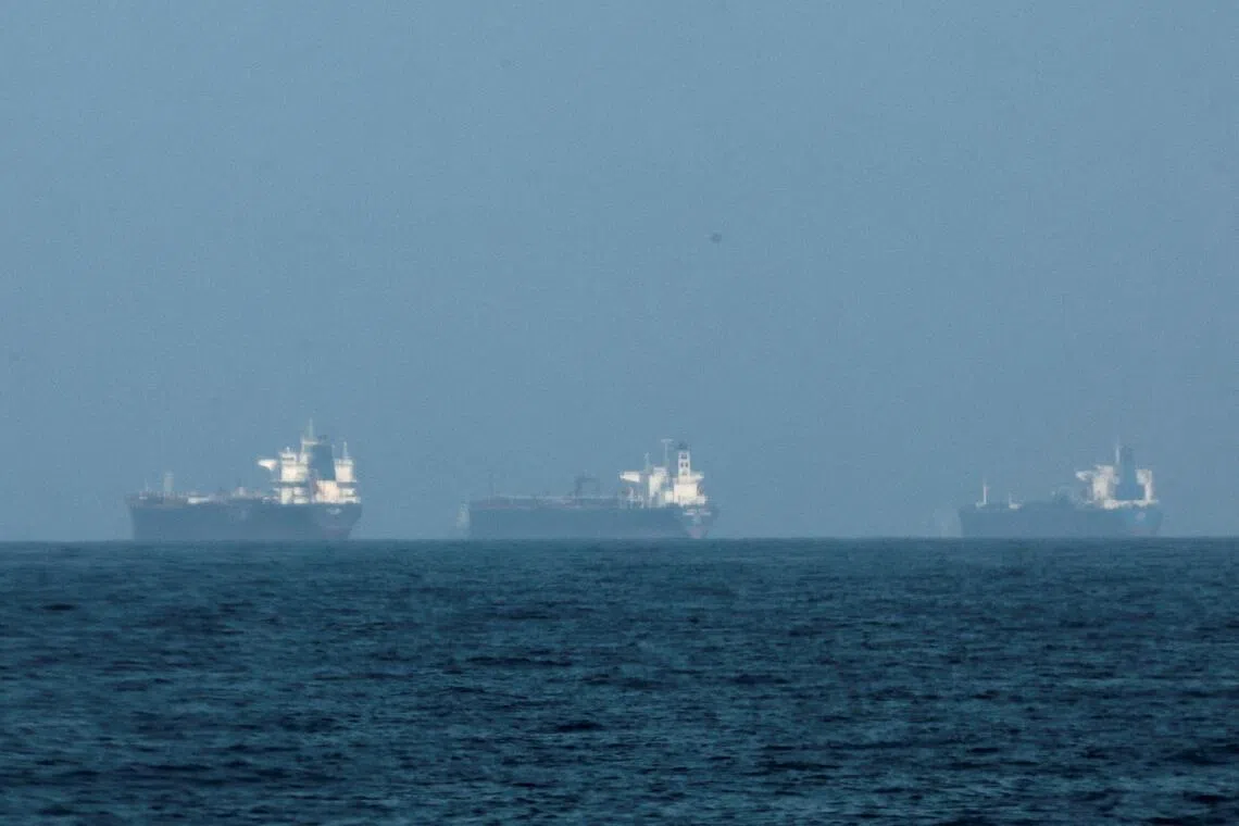 Perang Timur Tengah menyebabkan 20000 pelaut dan 15000 penumpang terjebak di Teluk